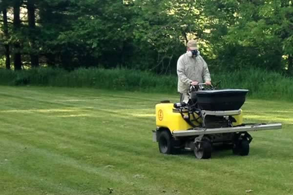 what weed killer do professionals use