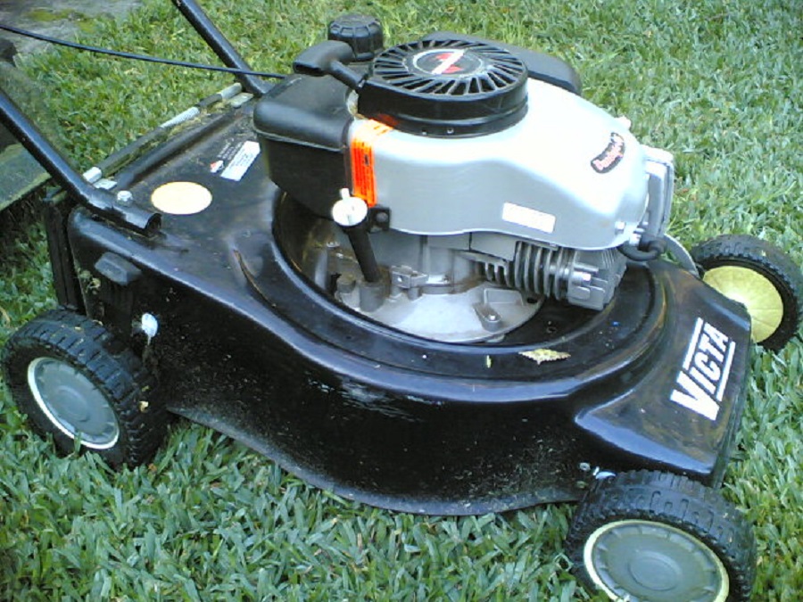 how to drain gas from riding lawn mower without siphon
